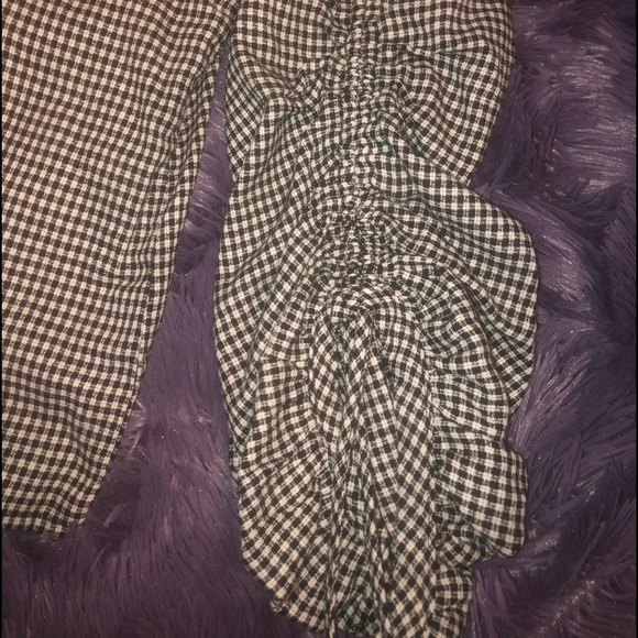 Storia Checkered Ruffle Sleeved Blouse. - Picture 2 of 3